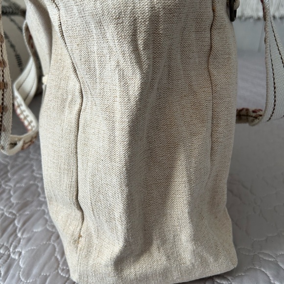 Sun 'N' Sand Turtle Shoulder Tote 
Beige Turtle Embroidered Tote - Picture 7 of 16